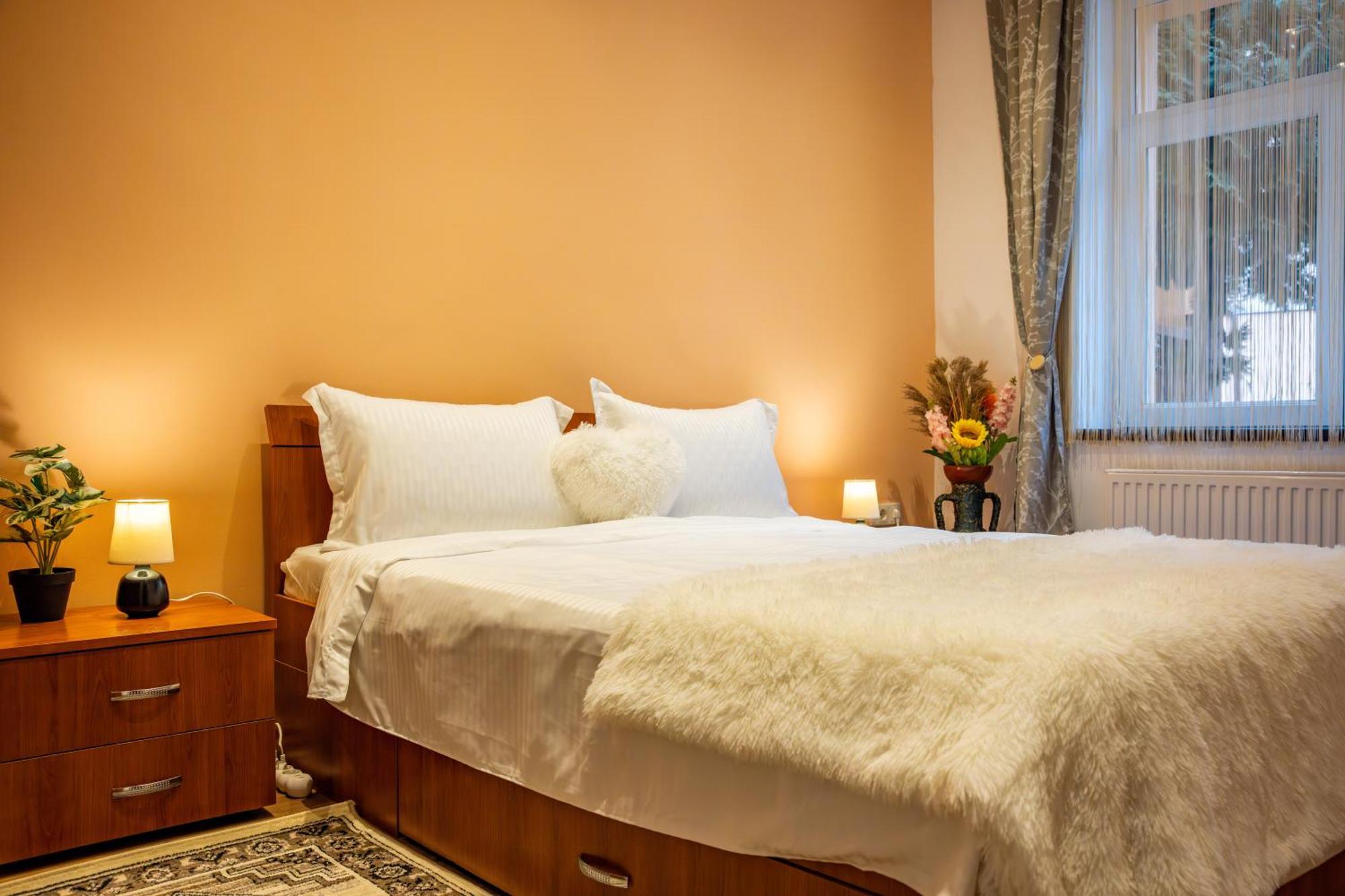 John Residence Apartment Brasov With Parking Option Exterior photo