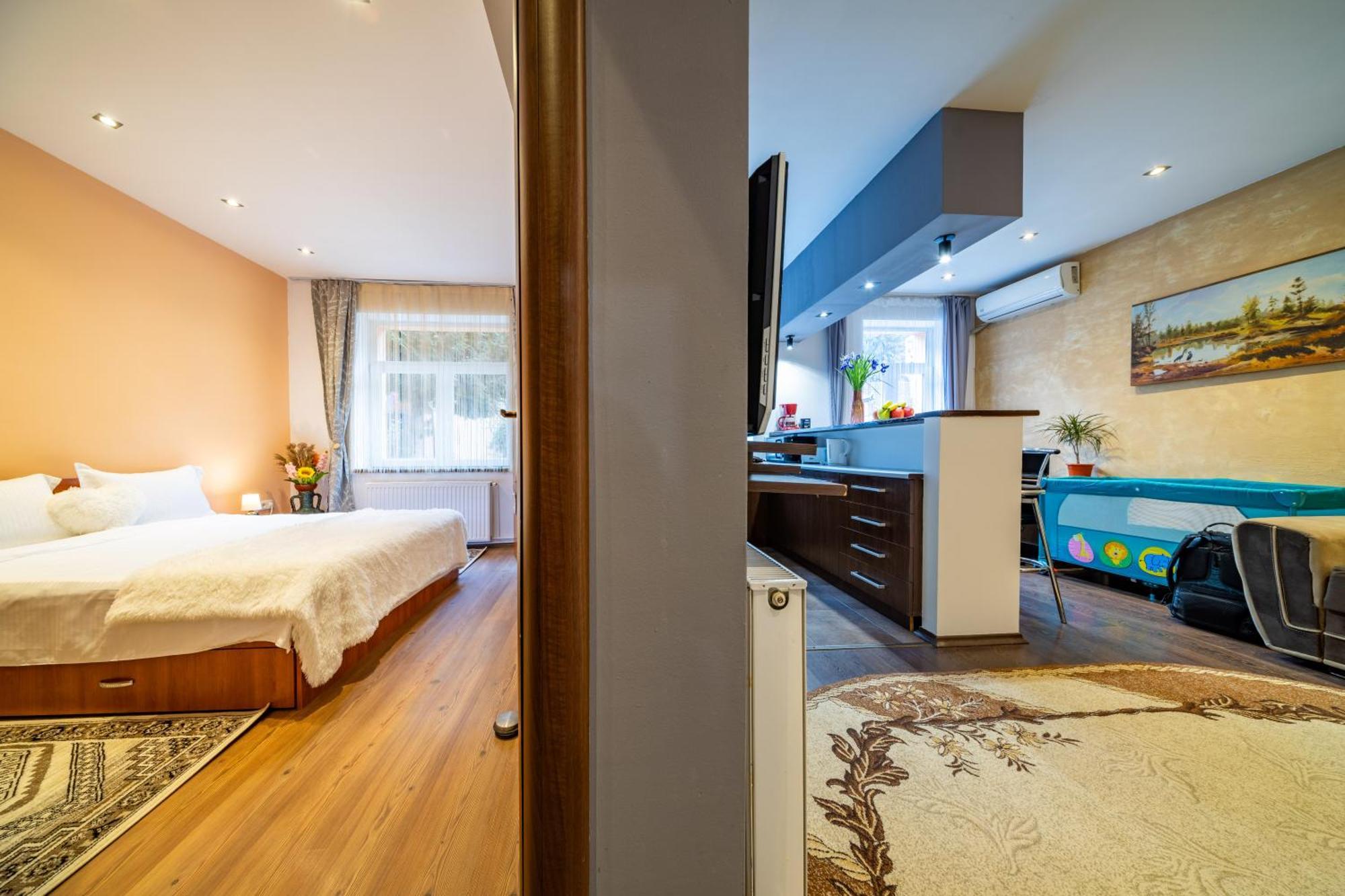 John Residence Apartment Brasov With Parking Option Exterior photo
